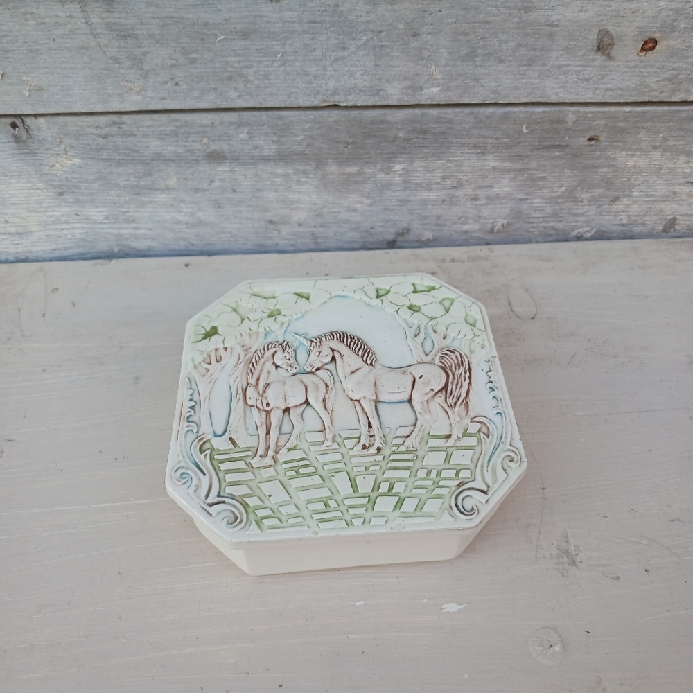 Vintage 1981 Duncan Enterprises Ceramic Unicorn Trinket Box Painted Fantasy It‎